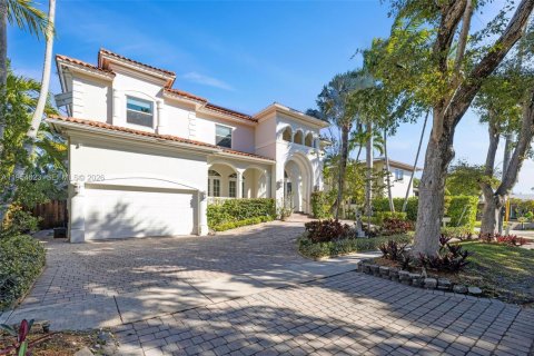 Casa en venta en North Miami, Florida, 6 dormitorios, 385.27 m2 № 2025097 - foto 2