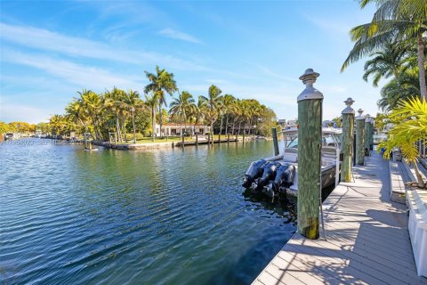 Casa en venta en North Miami, Florida, 6 dormitorios, 385.27 m2 № 2025097 - foto 23