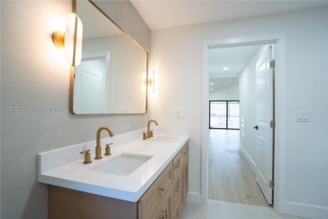 Villa ou maison à louer à Fort Myers, Floride: 3 chambres, 226.03 m2 № 1976615 - photo 21