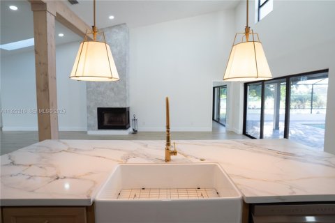 Villa ou maison à louer à Fort Myers, Floride: 3 chambres, 226.03 m2 № 1976615 - photo 14