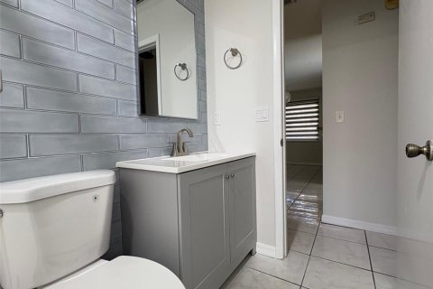 Condo in Sarasota, Florida, 2 bedrooms  № 1893853 - photo 14