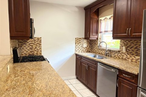 Condo in Sarasota, Florida, 2 bedrooms  № 1893853 - photo 3