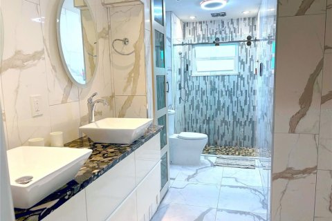 Condo in Sarasota, Florida, 2 bedrooms  № 1893853 - photo 7