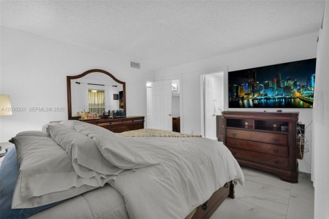 Купить кондоминиум в Хайалиа, Флорида 2 спальни, 86.03м2, № 2085401 - фото 12