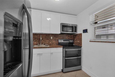 Купить кондоминиум в Хайалиа, Флорида 2 спальни, 86.03м2, № 2085401 - фото 7
