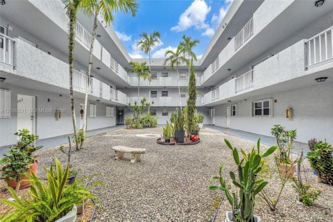 Купить кондоминиум в Хайалиа, Флорида 2 спальни, 86.03м2, № 2085401 - фото 27