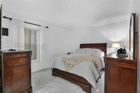 Купить кондоминиум в Хайалиа, Флорида 2 спальни, 86.03м2, № 2085401 - фото 10