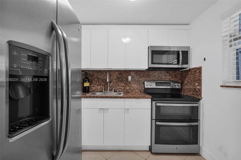 Купить кондоминиум в Хайалиа, Флорида 2 спальни, 86.03м2, № 2085401 - фото 8