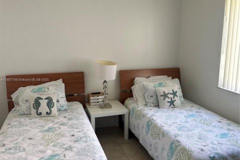 Снять в аренду виллу или дом в Уэстон, Флорида 3 спальни, 125.7м2, № 1941506 - фото 6