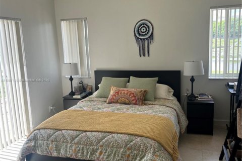 Снять в аренду виллу или дом в Уэстон, Флорида 3 спальни, 125.7м2, № 1941506 - фото 7