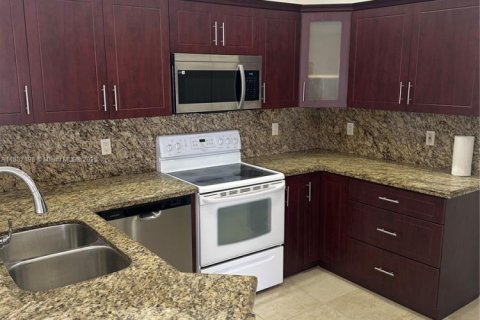 Снять в аренду виллу или дом в Уэстон, Флорида 3 спальни, 125.7м2, № 1941506 - фото 14