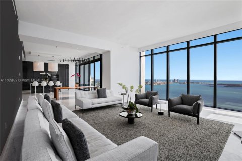 Condo in Miami, Florida, 3 bedrooms  № 2009747 - photo 13