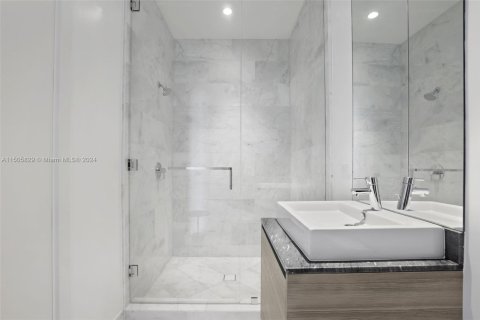 Condo in Miami, Florida, 3 bedrooms  № 2009747 - photo 8