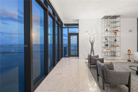 Condo in Miami, Florida, 3 bedrooms  № 2009747 - photo 16