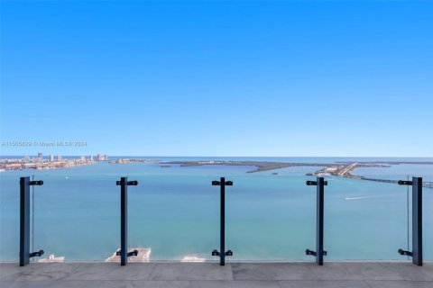 Condo in Miami, Florida, 3 bedrooms  № 2009747 - photo 2