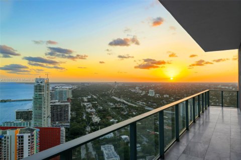 Condo in Miami, Florida, 3 bedrooms  № 2009747 - photo 23