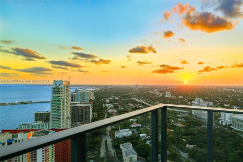 Condo in Miami, Florida, 3 bedrooms  № 2009747 - photo 25