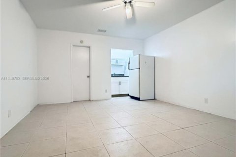 Коммерческая недвижимость в Холливуд, Флорида № 2002921