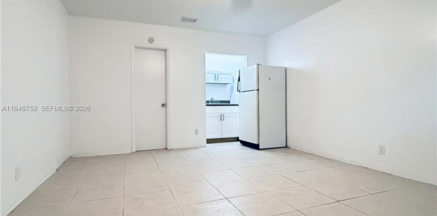 Коммерческая недвижимость в Холливуд, Флорида № 2002921