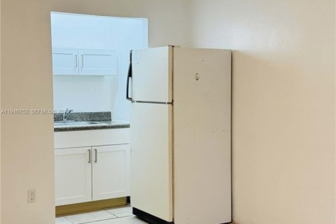 Снять в аренду коммерческую недвижимость в Холливуд, Флорида № 2002921 - фото 2