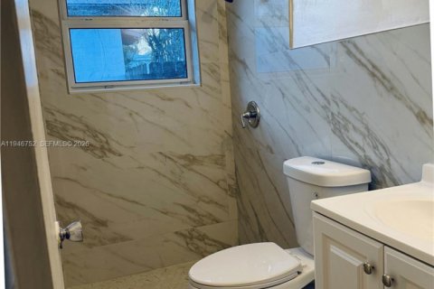 Снять в аренду коммерческую недвижимость в Холливуд, Флорида № 2002921 - фото 3