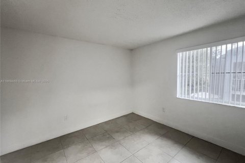 Condominio en alquiler en Doral, Florida, 2 dormitorios, 93.83 m2 № 1896775 - foto 8