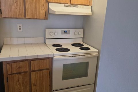 Condo in Coral Springs, Florida, 1 bedroom  № 2400026 - photo 6