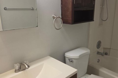 Condo in Coral Springs, Florida, 1 bedroom  № 2400026 - photo 4