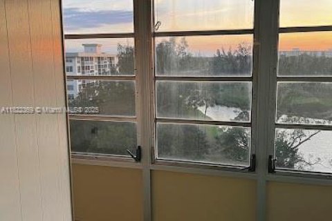 Купить кондоминиум в Помпано-Бич, Флорида 3 спальни, 159.42м2, № 1958496 - фото 13