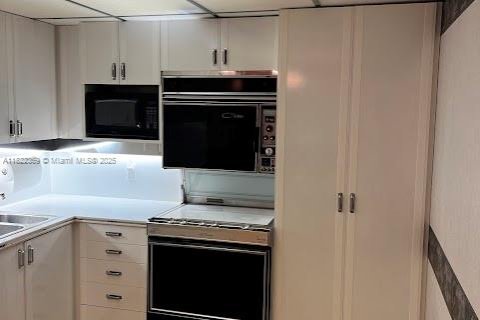 Купить кондоминиум в Помпано-Бич, Флорида 3 спальни, 159.42м2, № 1958496 - фото 6