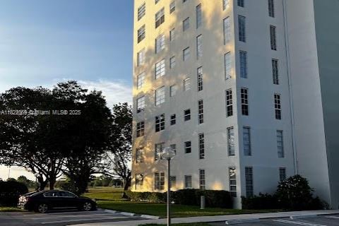 Купить кондоминиум в Помпано-Бич, Флорида 3 спальни, 159.42м2, № 1958496 - фото 4