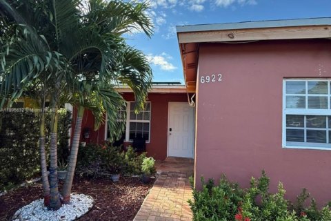 Дом в Норт-Лодердейл, Флорида 4 спальни, 125.05м2 № 2017001