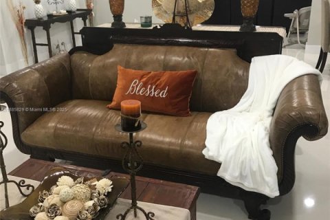 Villa ou maison à vendre à Miami Gardens, Floride: 3 chambres, 230.12 m2 № 1932924 - photo 6