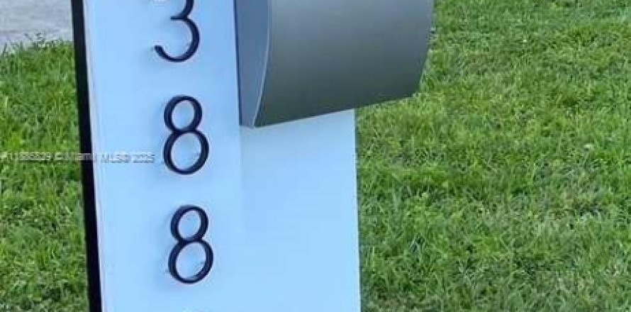 Villa ou maison à Miami Gardens, Floride 3 chambres, 230.12 m2 № 1932924