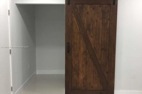 Villa ou maison à vendre à Miami Gardens, Floride: 3 chambres, 230.12 m2 № 1932924 - photo 16