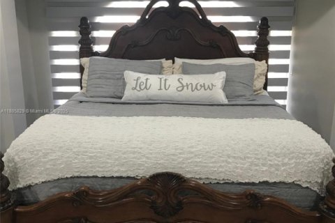 Villa ou maison à vendre à Miami Gardens, Floride: 3 chambres, 230.12 m2 № 1932924 - photo 20
