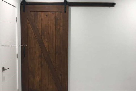 Villa ou maison à vendre à Miami Gardens, Floride: 3 chambres, 230.12 m2 № 1932924 - photo 15