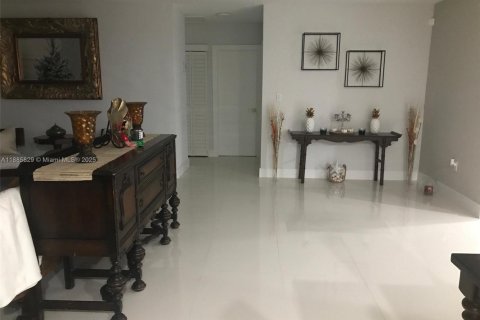 Villa ou maison à vendre à Miami Gardens, Floride: 3 chambres, 230.12 m2 № 1932924 - photo 7
