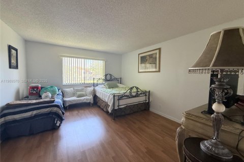 Condo in Weston, Florida, 2 bedrooms  № 2030487 - photo 16