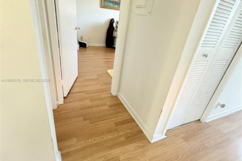 Condo in Weston, Florida, 2 bedrooms  № 2030487 - photo 10