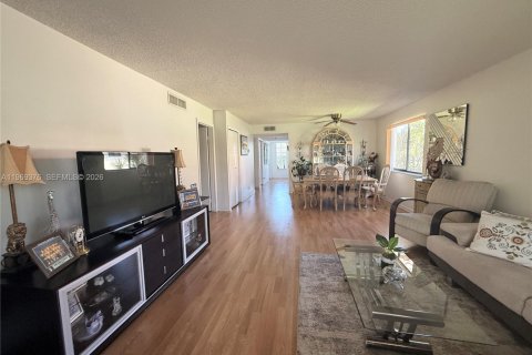 Condo in Weston, Florida, 2 bedrooms  № 2030487 - photo 8