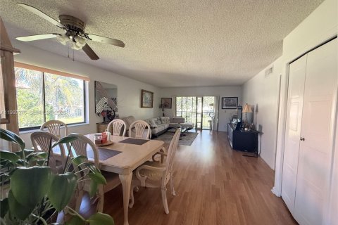 Condo in Weston, Florida, 2 bedrooms  № 2030487 - photo 5