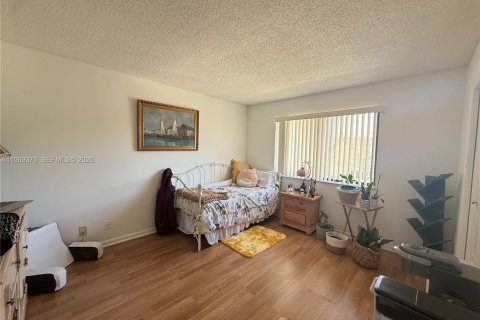 Condo in Weston, Florida, 2 bedrooms  № 2030487 - photo 11