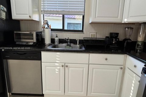 Condo in Weston, Florida, 2 bedrooms  № 2030487 - photo 4