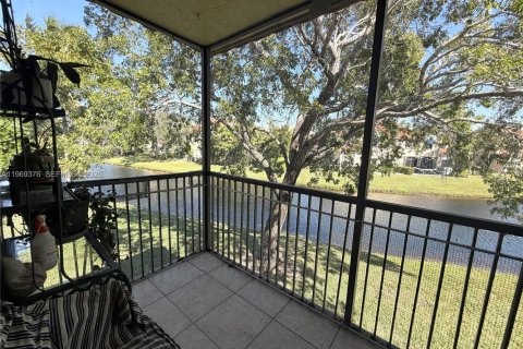 Condo in Weston, Florida, 2 bedrooms  № 2030487 - photo 22