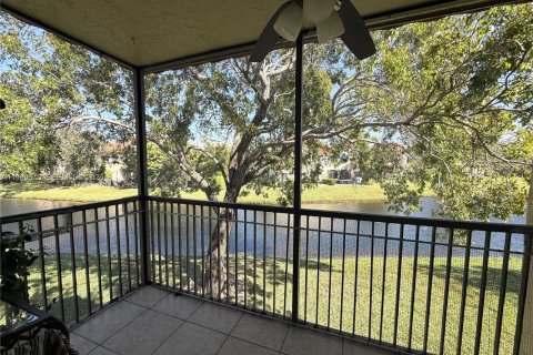 Condo in Weston, Florida, 2 bedrooms  № 2030487 - photo 21