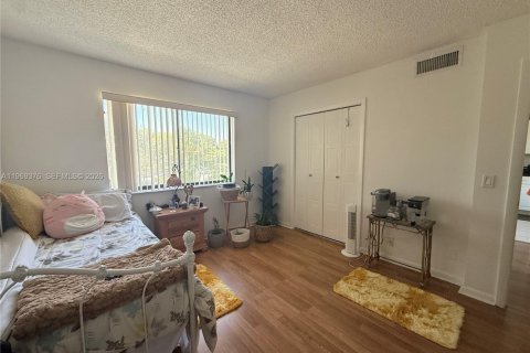 Condo in Weston, Florida, 2 bedrooms  № 2030487 - photo 13