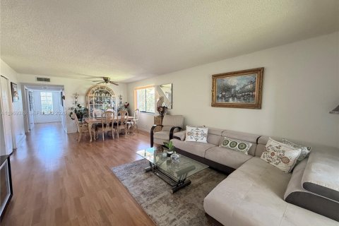 Condo in Weston, Florida, 2 bedrooms  № 2030487 - photo 6