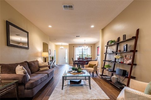 House in Land O' Lakes, Florida 5 bedrooms, 324.32 sq.m. № 2222240 - photo 16