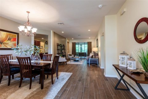 House in Land O' Lakes, Florida 5 bedrooms, 324.32 sq.m. № 2222240 - photo 10